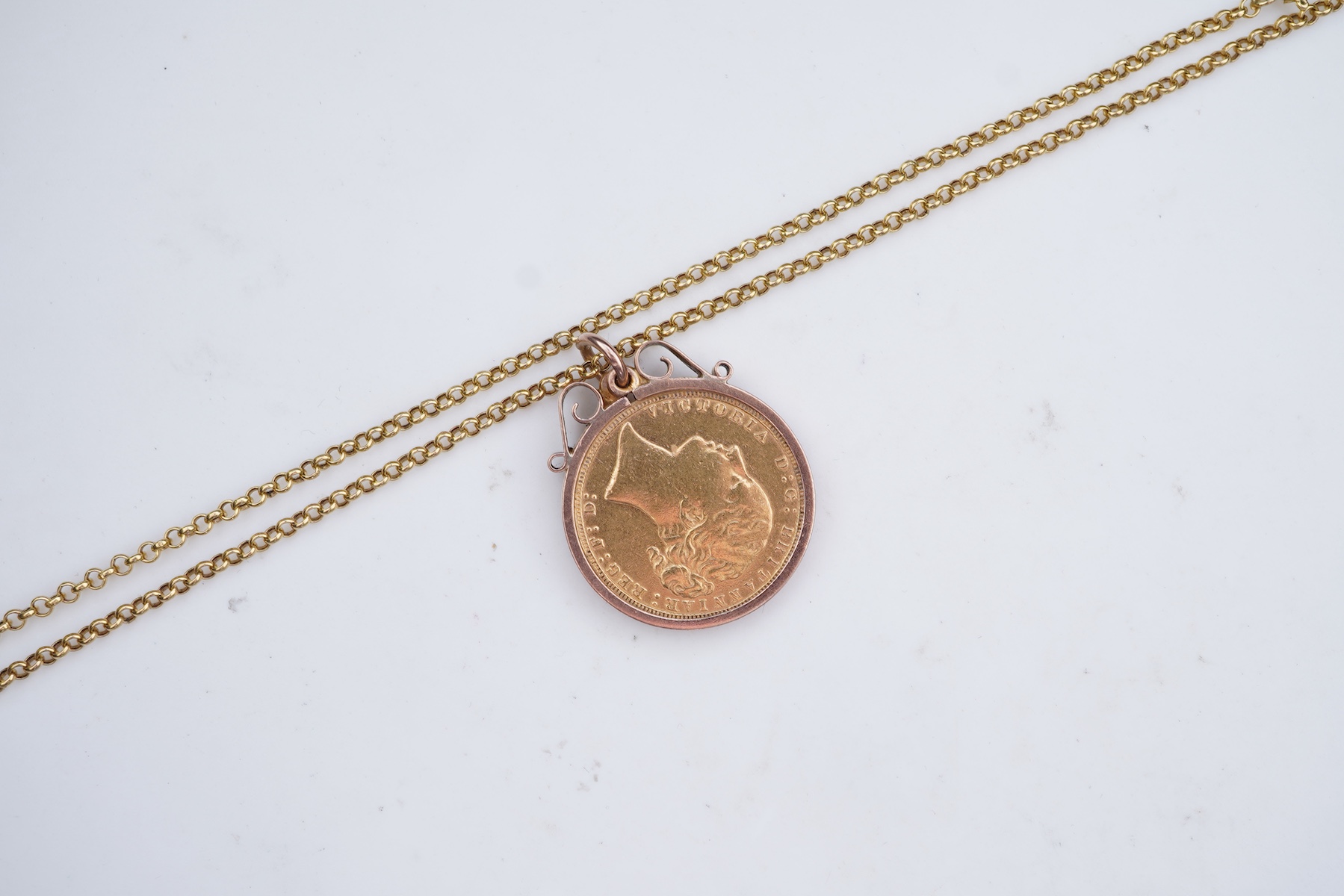 A Victorian gold sovereign pendant